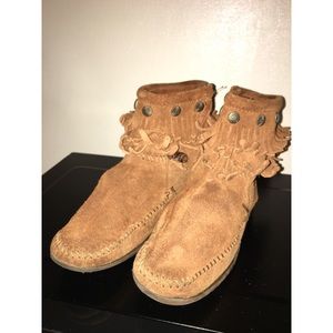 Women’s Minnetonka Fringe boots